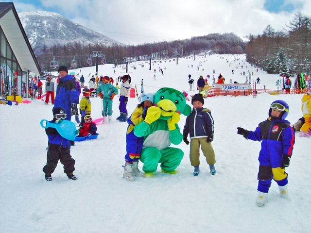 Resor Ski Yunomaru juga populer di kalangan anak-anak.