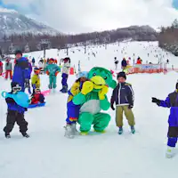 Resor Ski Yunomaru juga populer di kalangan anak-anak.