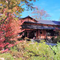 *Eksterior (Daun Musim Gugur)