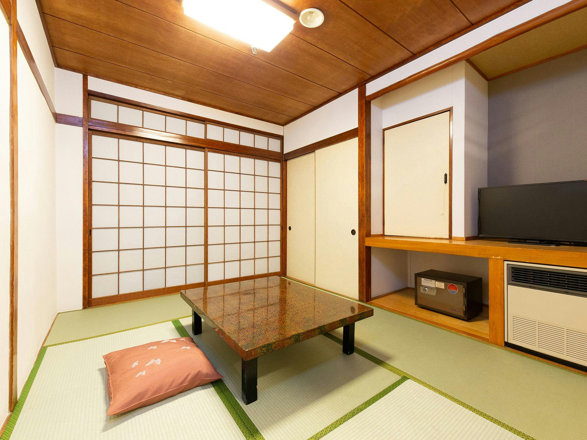 6榻榻米日式房間，無景觀