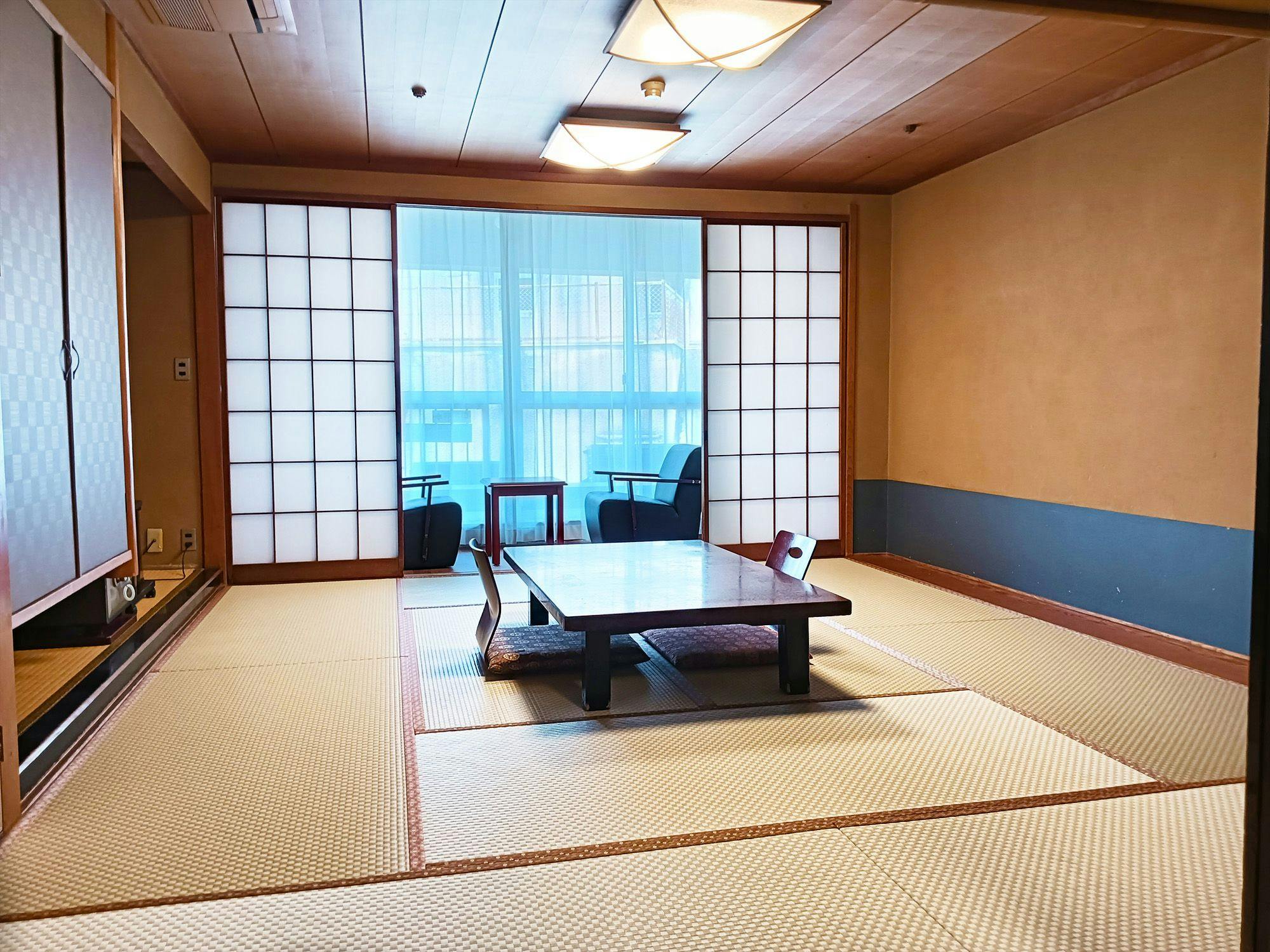 2 Bilik Gaya Jepun (10 tatami + 6 tatami)