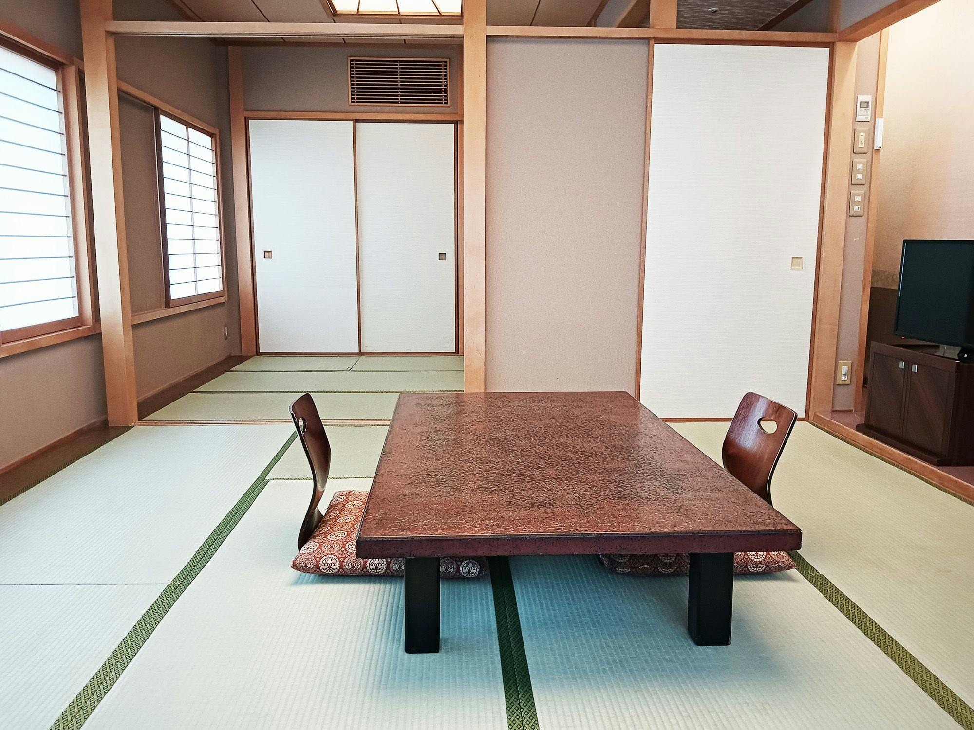 Bilik Jepun 2 ruang (8 tatami + 4.5 tatami, tanpa bilik mandi).