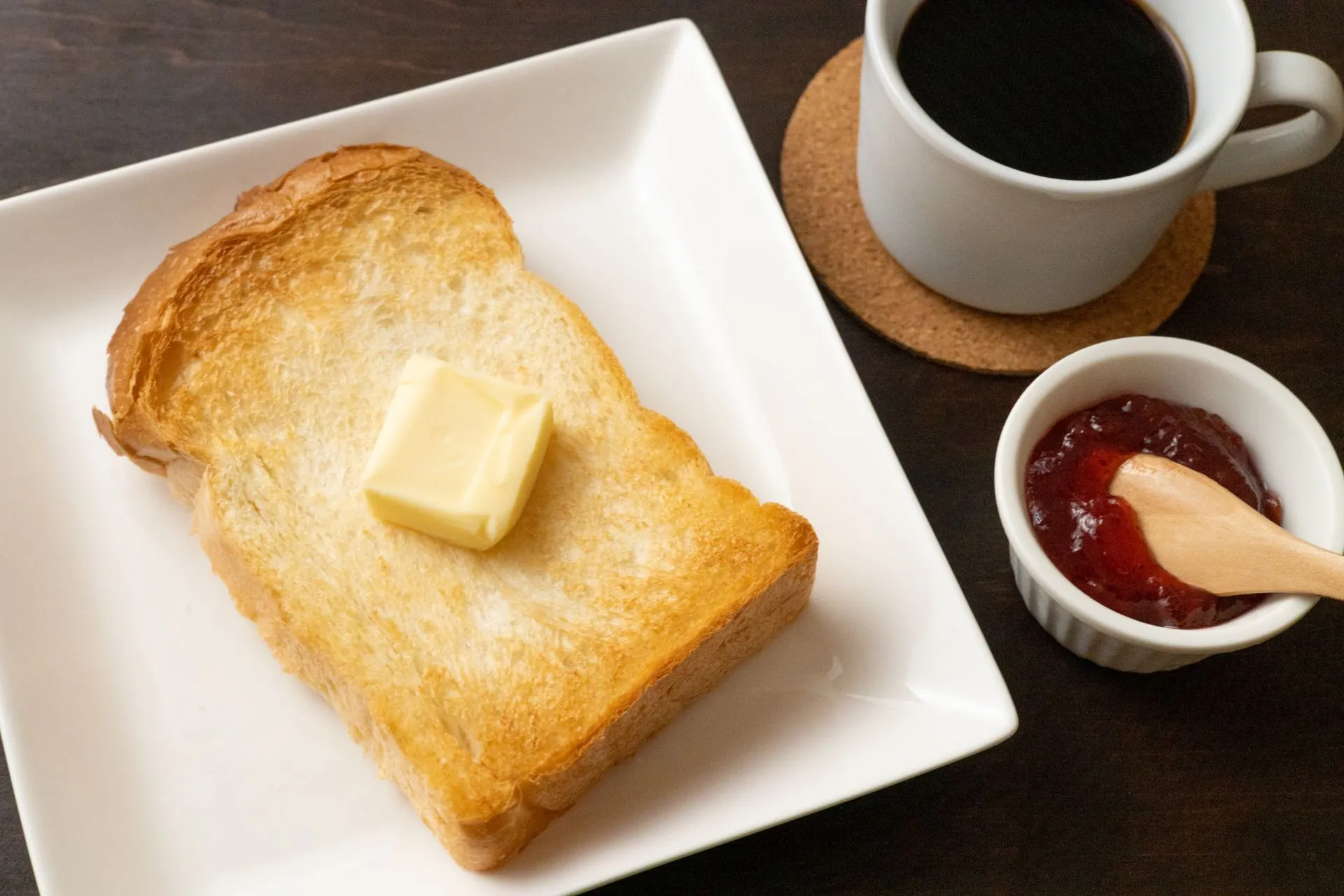 빵과 음료 무료 조식 서비스 / 예시