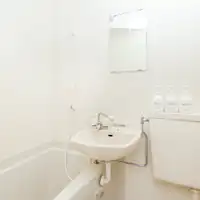 ห้องพักทุกห้องมีอ่างอาบน้ำและห้องครัว