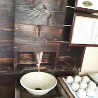 Tempat minum air panas keruh yang langka