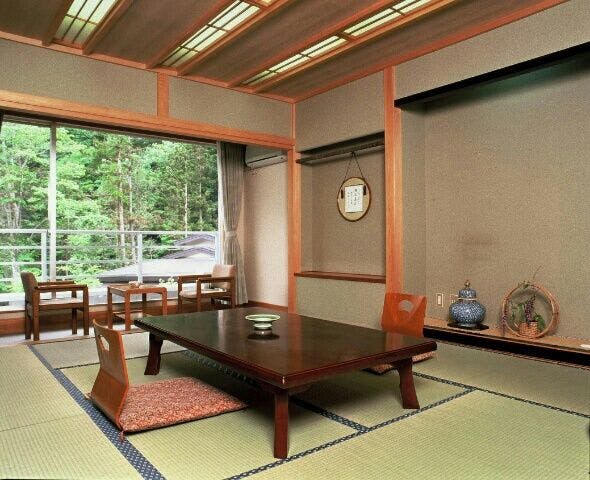 Kamar utama gaya Jepang (dengan bak mandi dan toilet cuci)