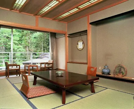 Kamar utama gaya Jepang (dengan bak mandi dan toilet cuci)