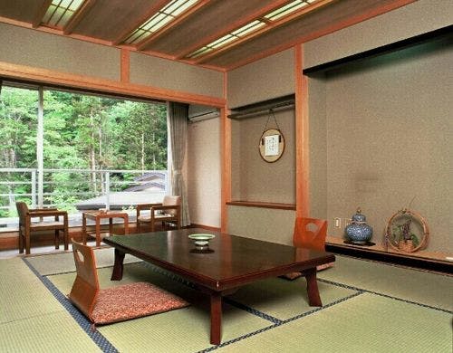 本館和室（バス・洗浄トイレ付）