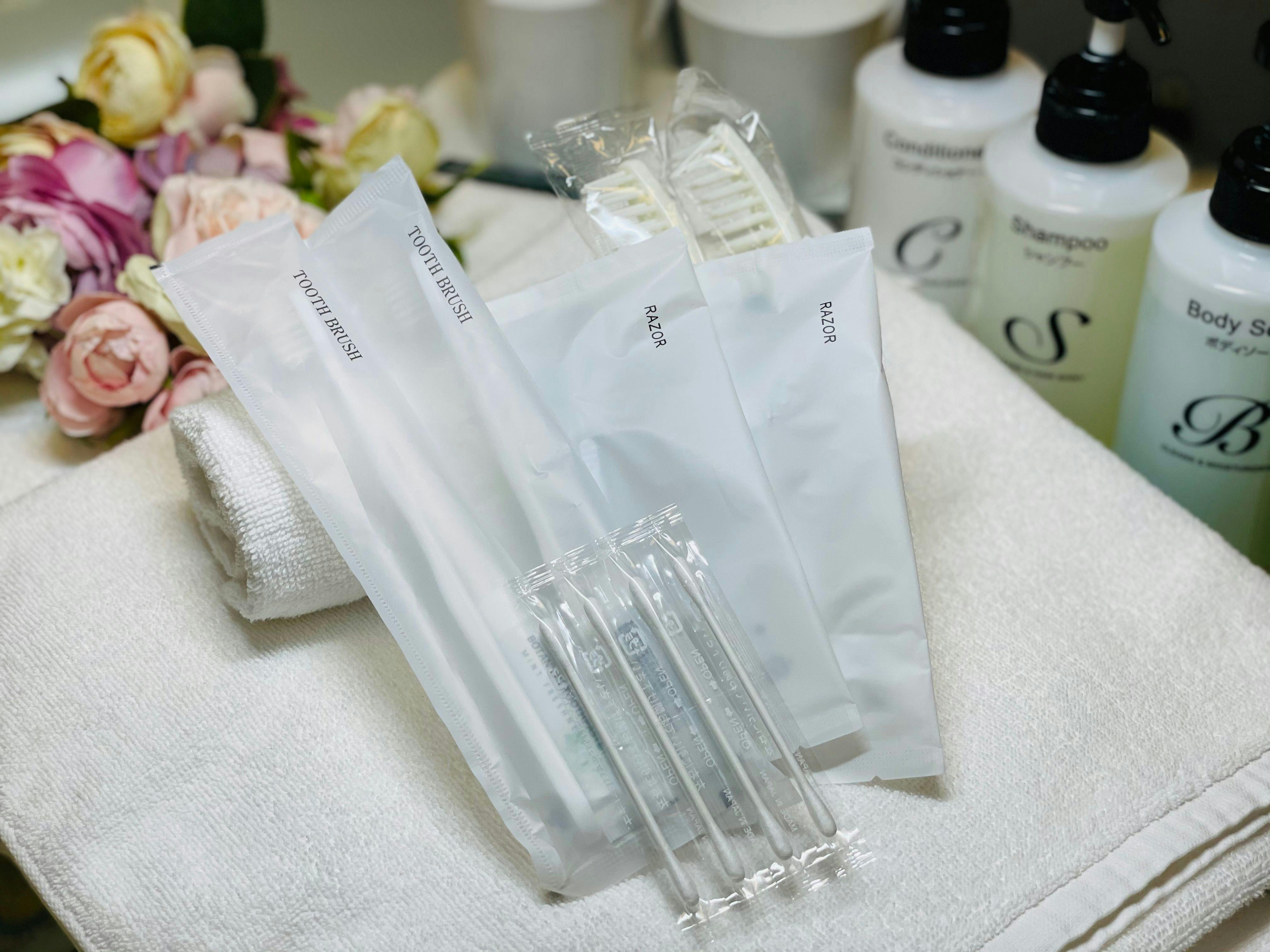 【Amenities】Toothbrush, razor, comb