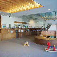 ล็อบบี้กว้างขวางพร้อมกลิ่นหอมของไม้♪