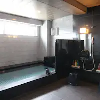 มีห้องอาบน้ำรวมแยกชายหญิง