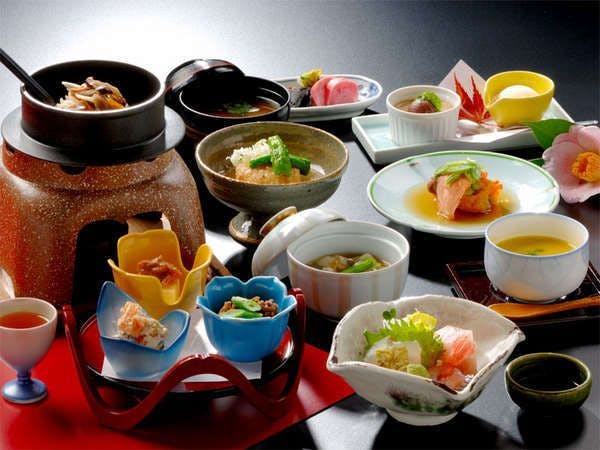 【Contoh Hidangan Kaiseki Asas】Rasa musiman segar dari Teluk Toyama