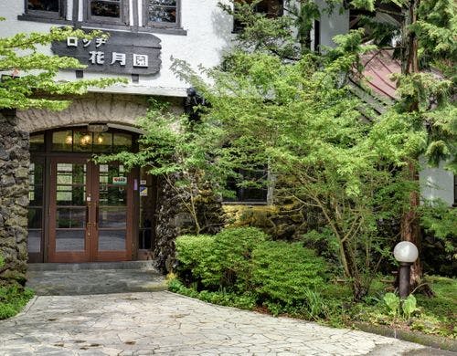 本館フロント前