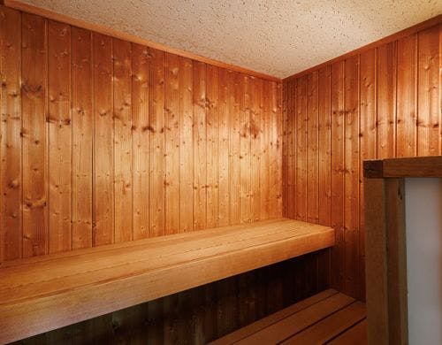 サウナ小スペースながら汗を流せます