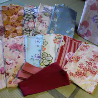 Yukata berwarna untuk wanita