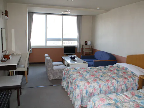 Kamar bergaya barat menghadap danau <Twin>