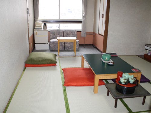 窓辺から洞爺湖を望む和室