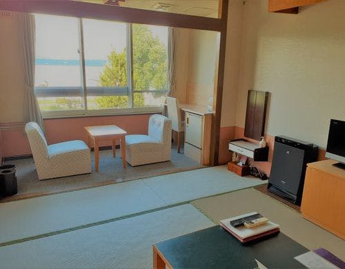 【デスク付】湖に面した和室８畳