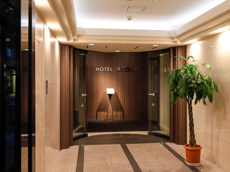 Pintu masuk tambahan hotel