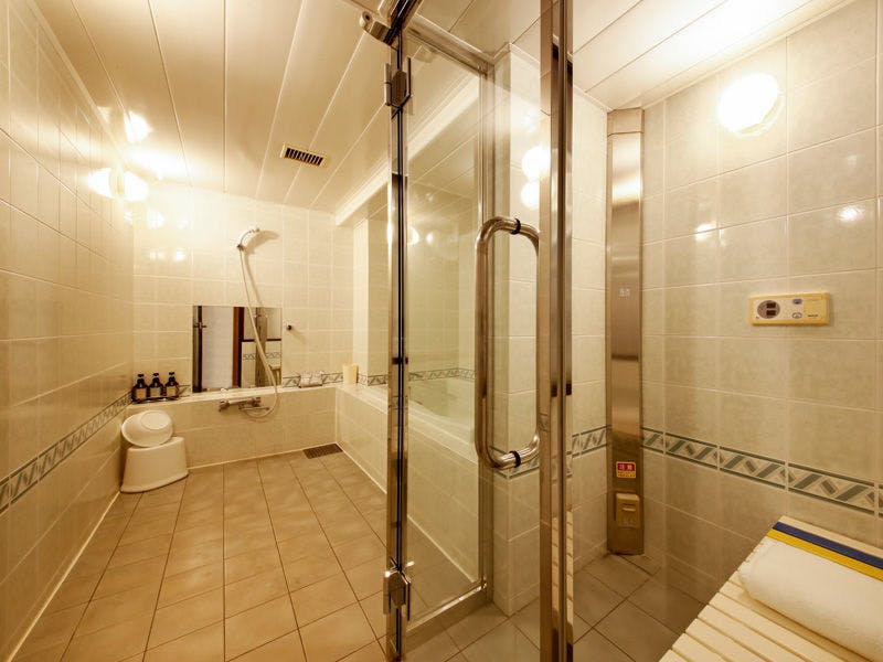 【Kamar 606】Dilengkapi dengan sauna uap dan bathtub jet.