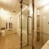 【Kamar 606】Dilengkapi dengan sauna uap dan bathtub jet.