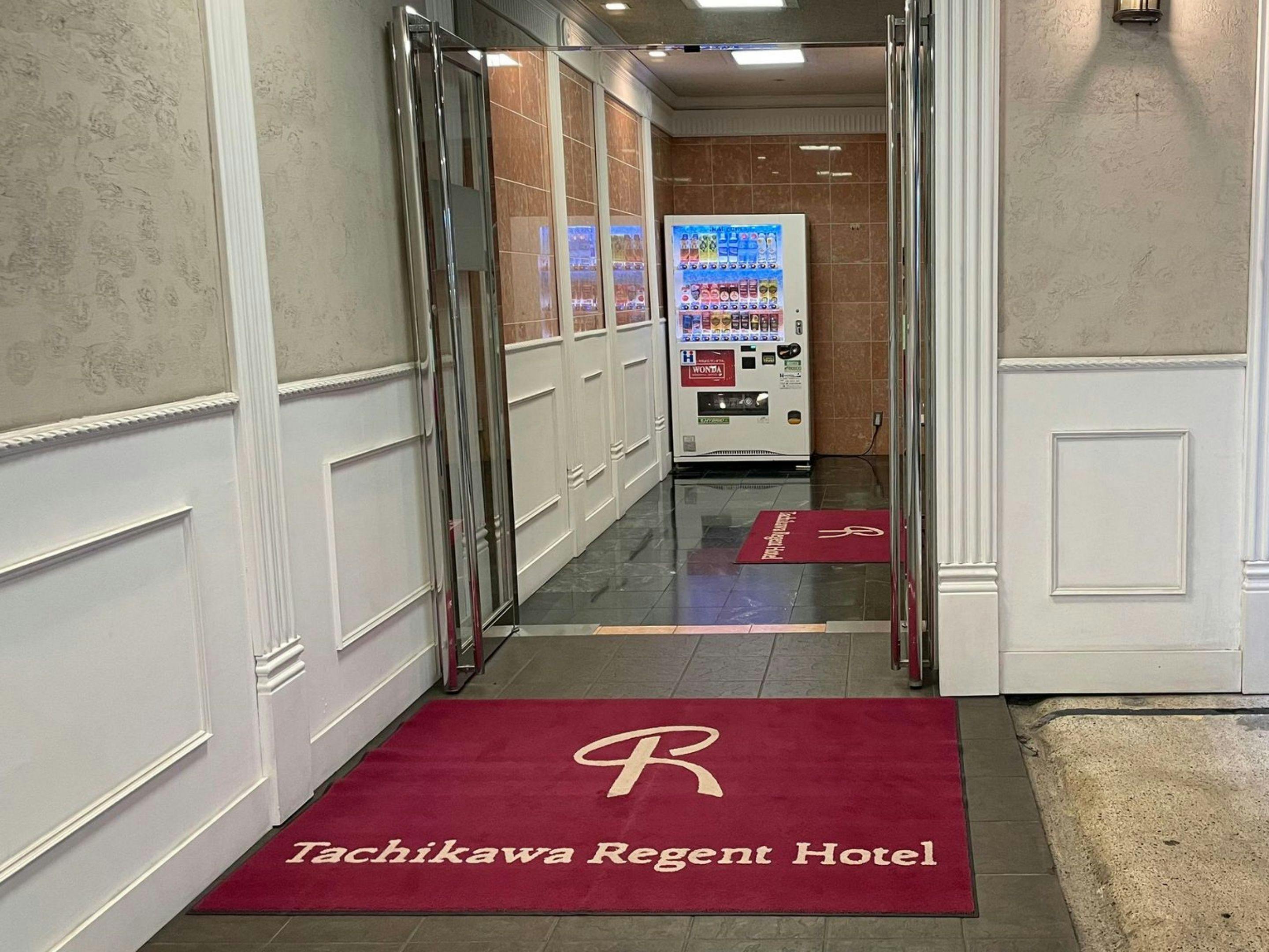 ทางเข้าโรงแรมชั้น 1