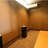 พื้นที่สูบบุหรี่ (มีเครื่องปรับอากาศ)