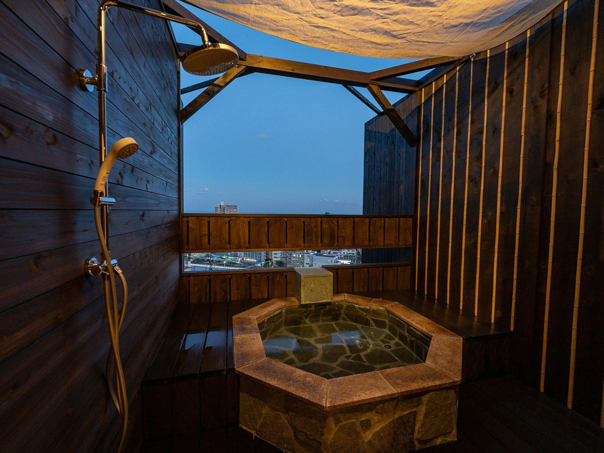 [อาคารหลัก/อาคารเสริม] อ่างอาบน้ำกลางแจ้งส่วนตัว 'เอน' -en-