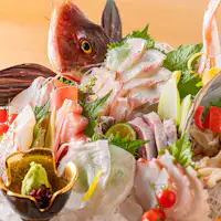 ปลาท้องถิ่นเสิร์ฟในถัง