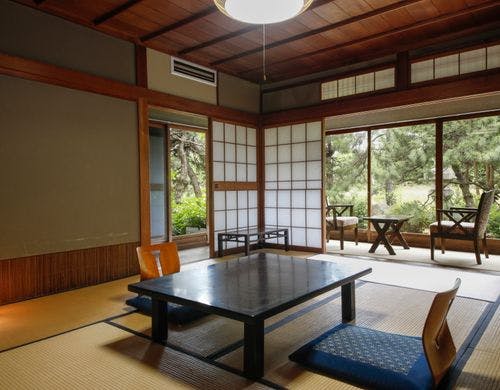 レトロな雰囲気を感じられる客室