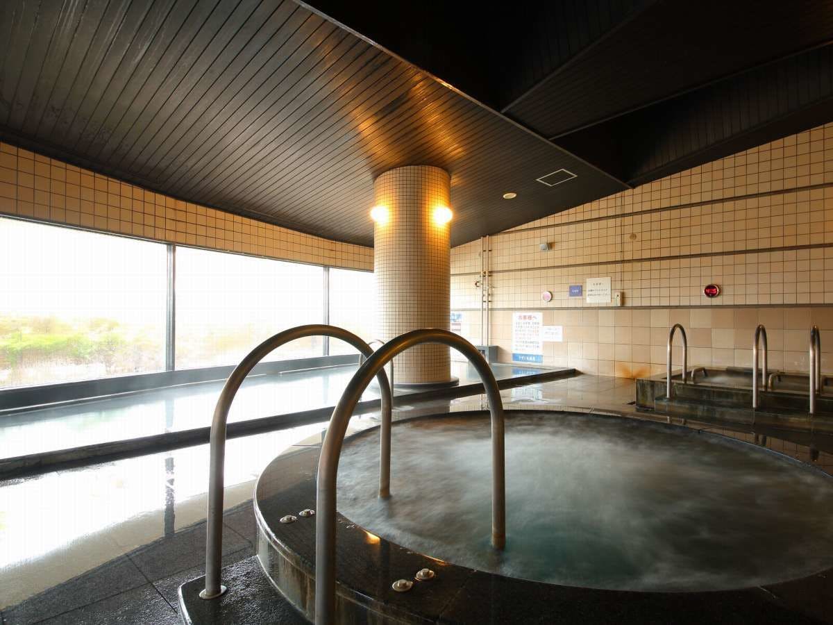 น้ำพุร้อนธรรมชาติ / อ่างจากุซซี่