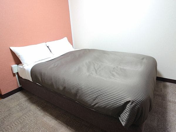 ホテルアクシアイン萩 カップルプラン 仲良しのお二人に セミダブルルームは1室2名利用がお得 全室wi Fi接続無 プラン 喫煙可 セミダブルルーム ベッド1台のお部屋 10平米 Yahoo トラベル