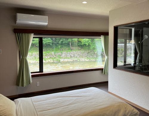 スイート和洋室・開放的なバス付