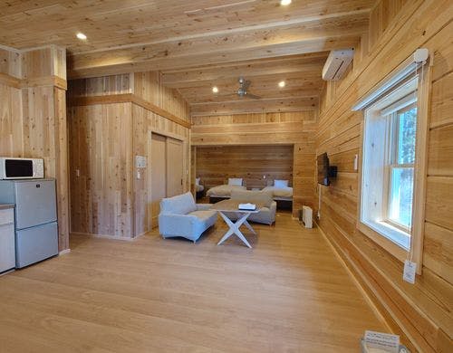 ２～３名用ログハウス　リビングルーム