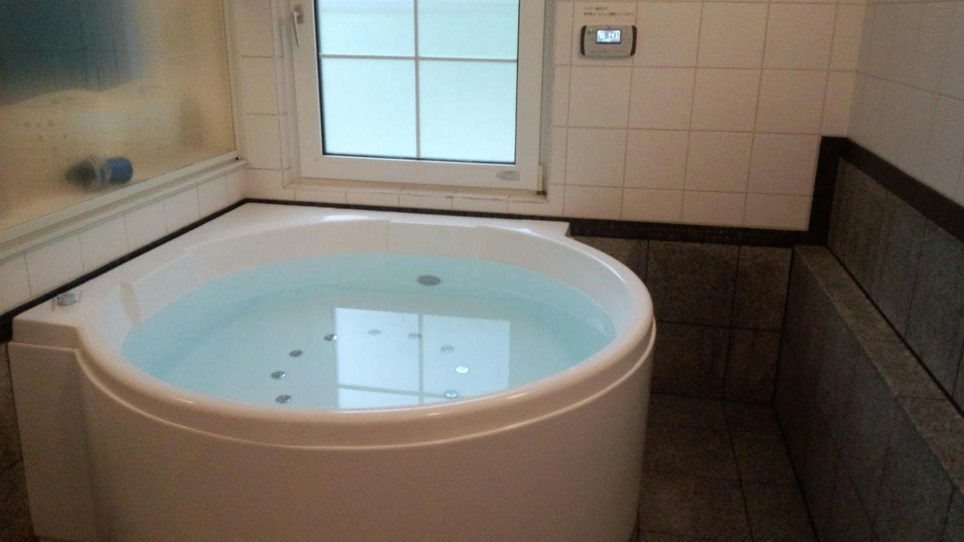 ห้องอาบน้ำในอาคารมีการล็อคและให้บริการฟรีสำหรับการใช้งานส่วนตัว