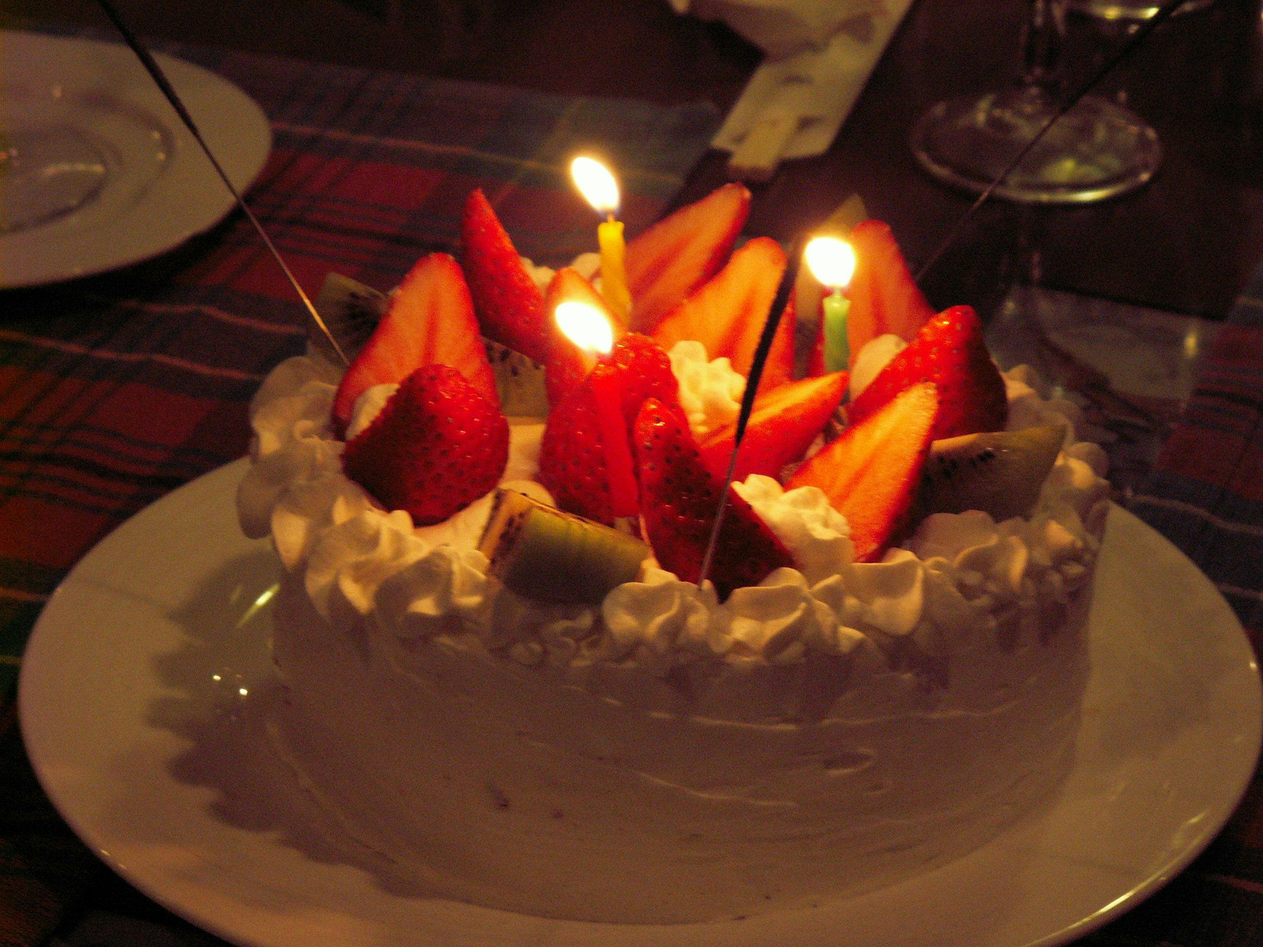 ฉลองด้วยเค้กโฮมเมดของเจ้าของ