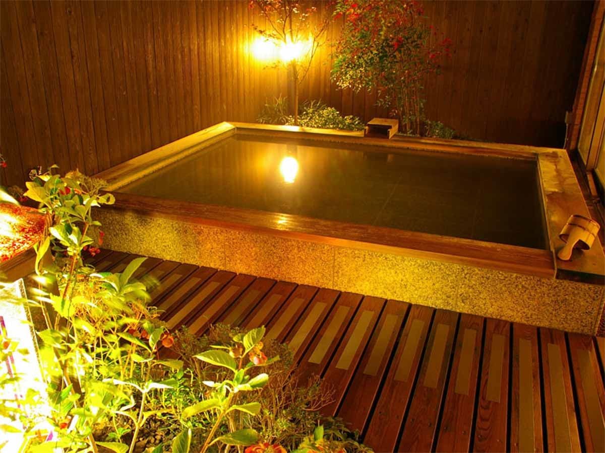 บ่อน้ำพุร้อนกลางแจ้ง