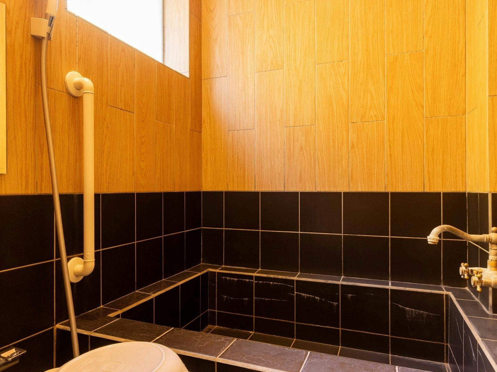 Ryugu no Tsukai Inn with Private Hot Spring Source