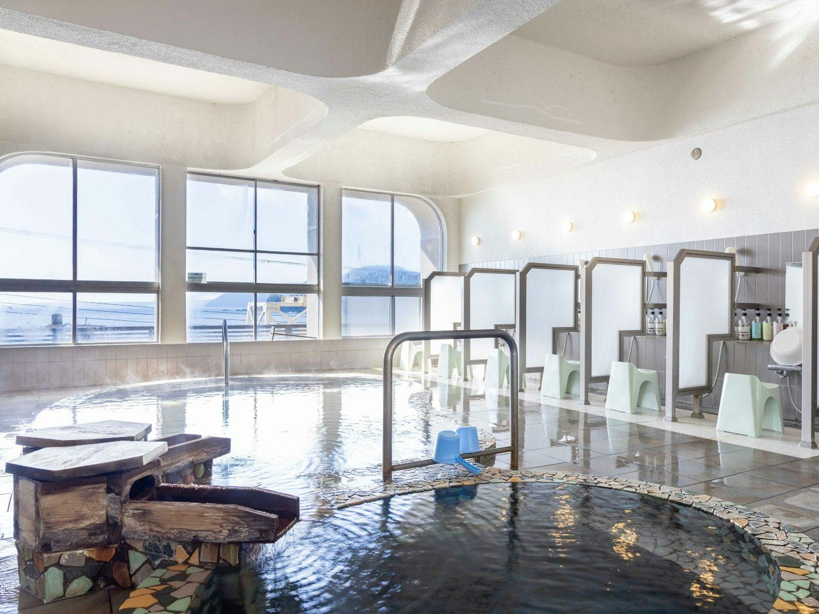 Ryugu no Tsukai Inn with Private Hot Spring Source
