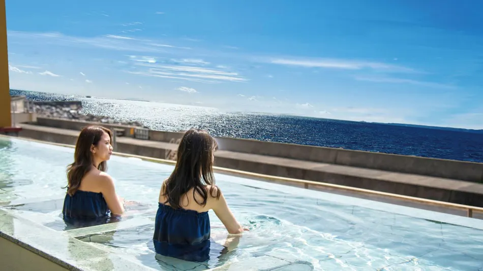 Ryugu no Tsukai Inn with Private Hot Spring Source
