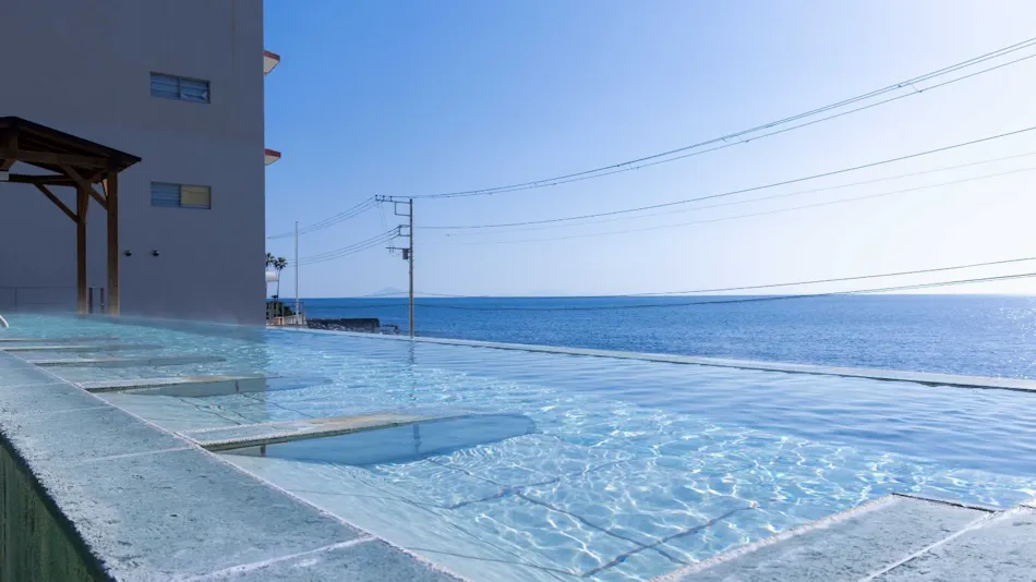 Ryugu no Tsukai Inn with Private Hot Spring Source