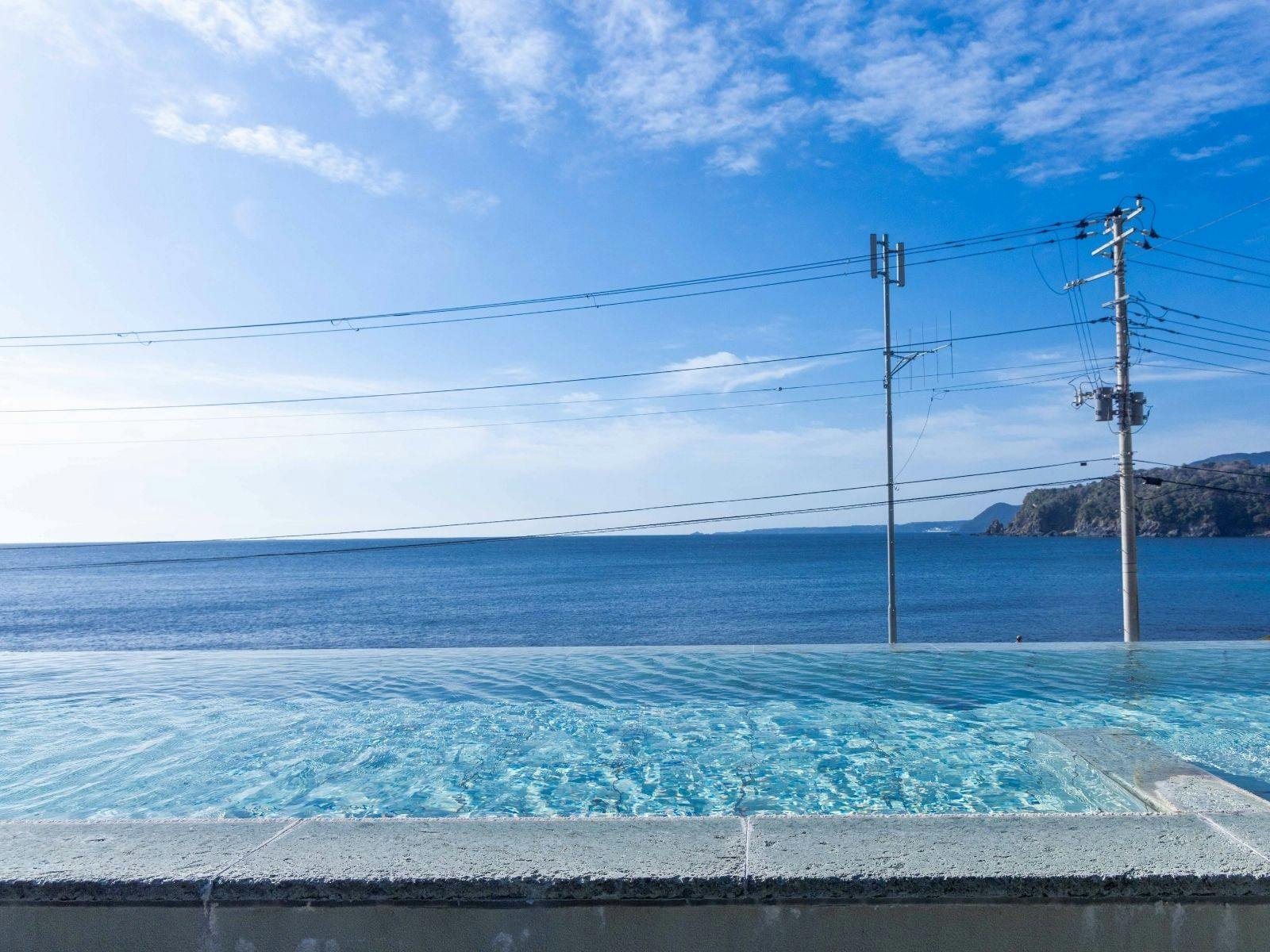 Ryugu no Tsukai Inn with Private Hot Spring Source