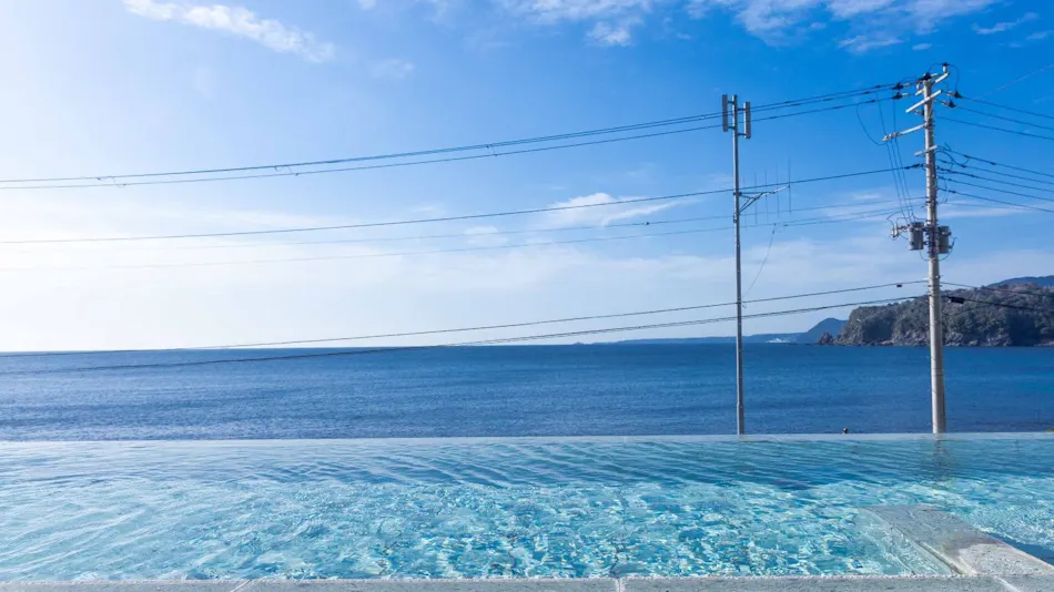 Ryugu no Tsukai Inn with Private Hot Spring Source