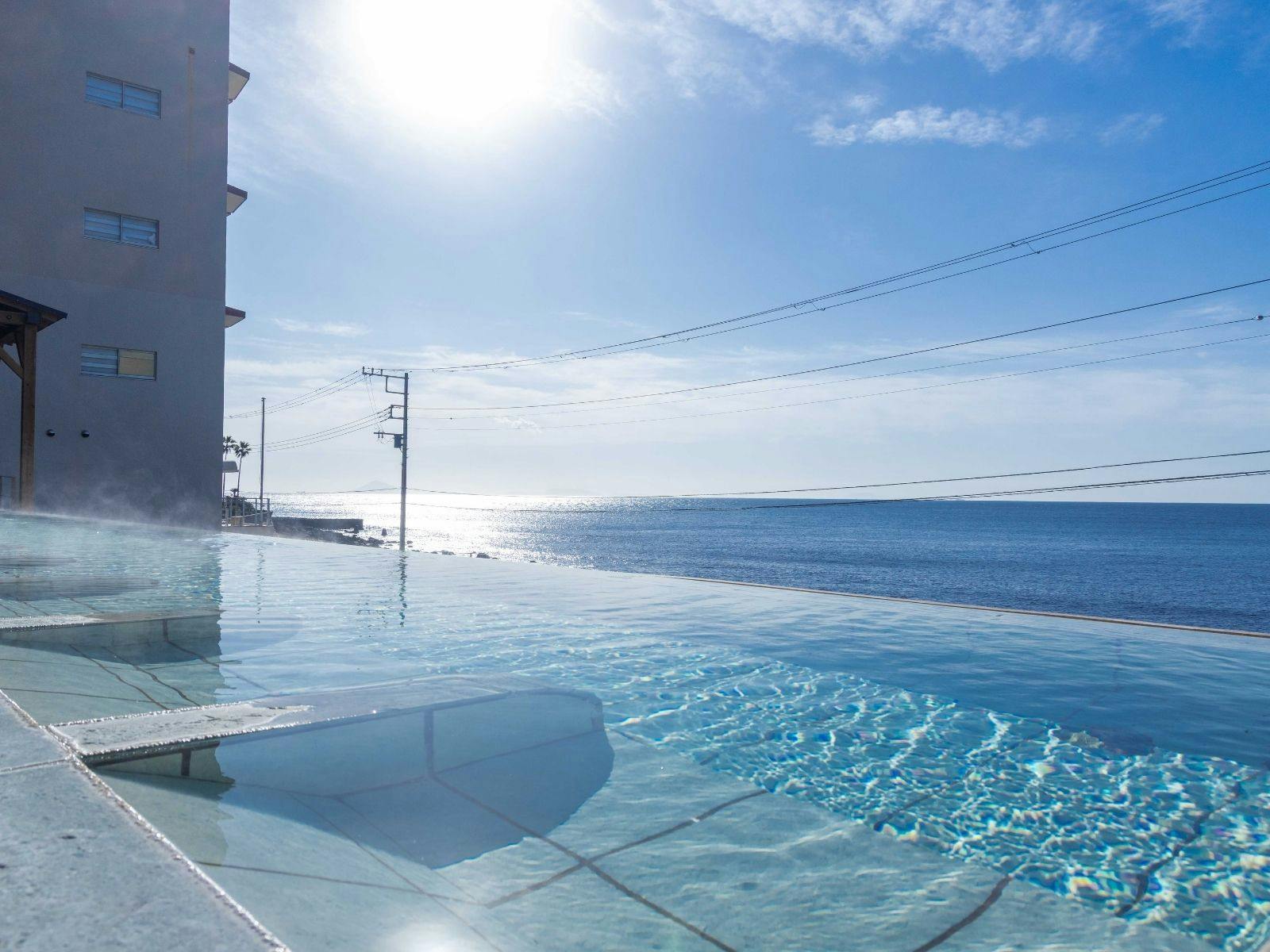 Ryugu no Tsukai Inn with Private Hot Spring Source