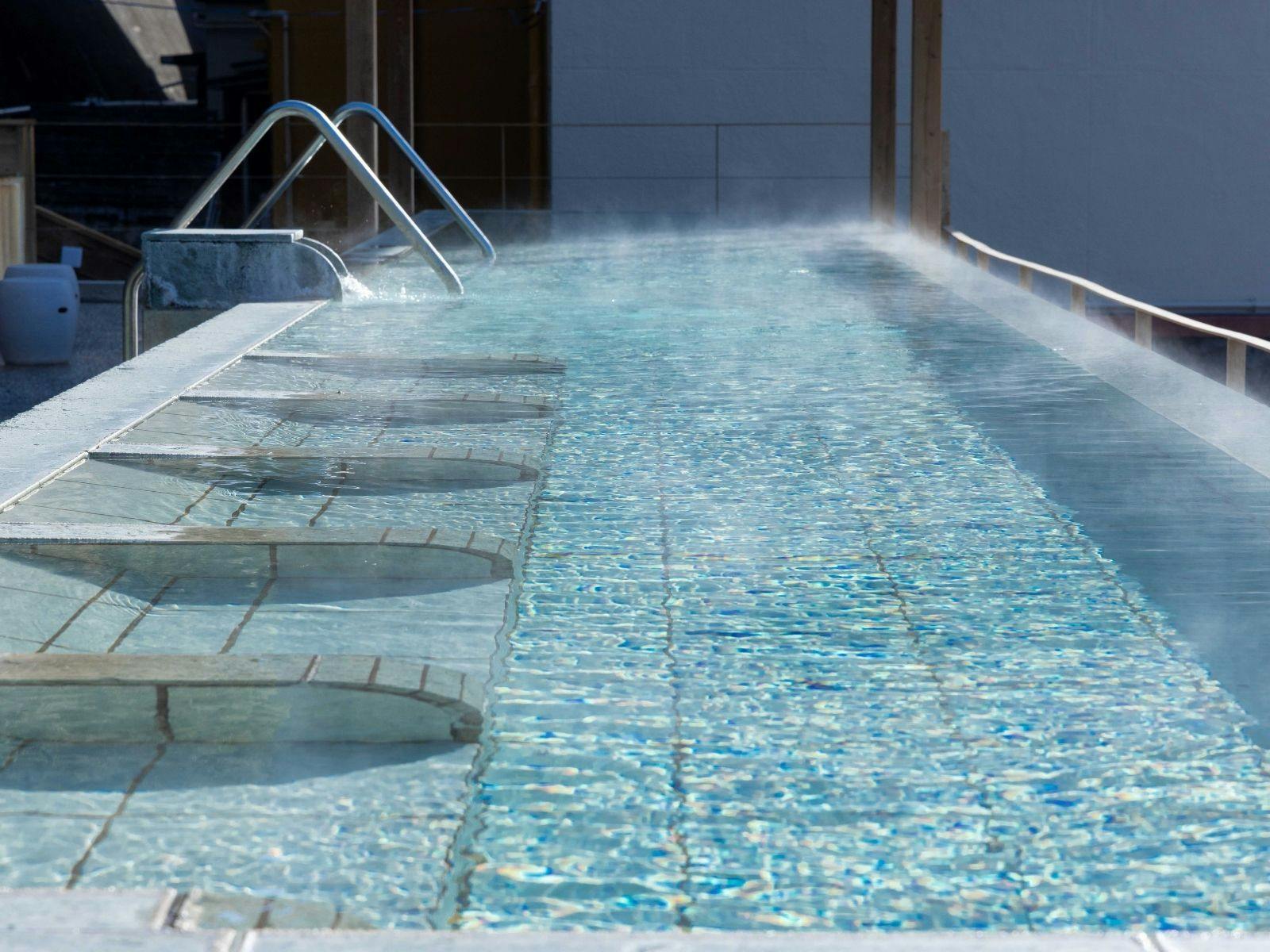 Ryugu no Tsukai Inn with Private Hot Spring Source