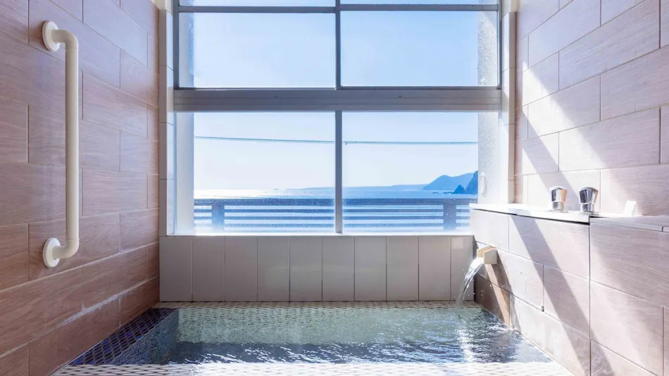 Ryugu no Tsukai Inn with Private Hot Spring Source