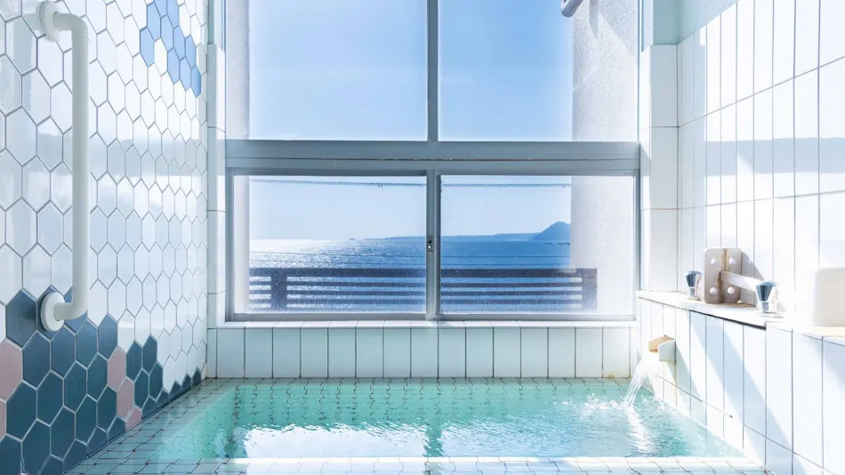 Ryugu no Tsukai Inn with Private Hot Spring Source