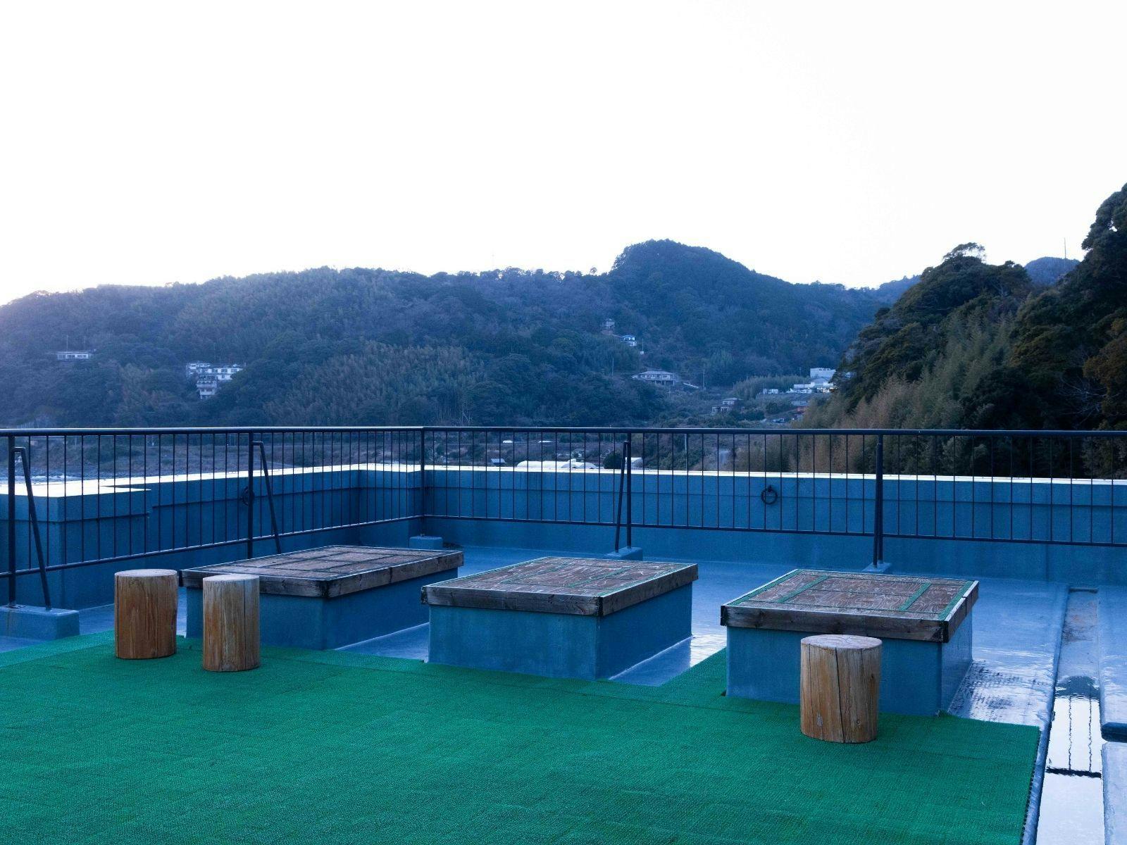 Ryugu no Tsukai Inn with Private Hot Spring Source