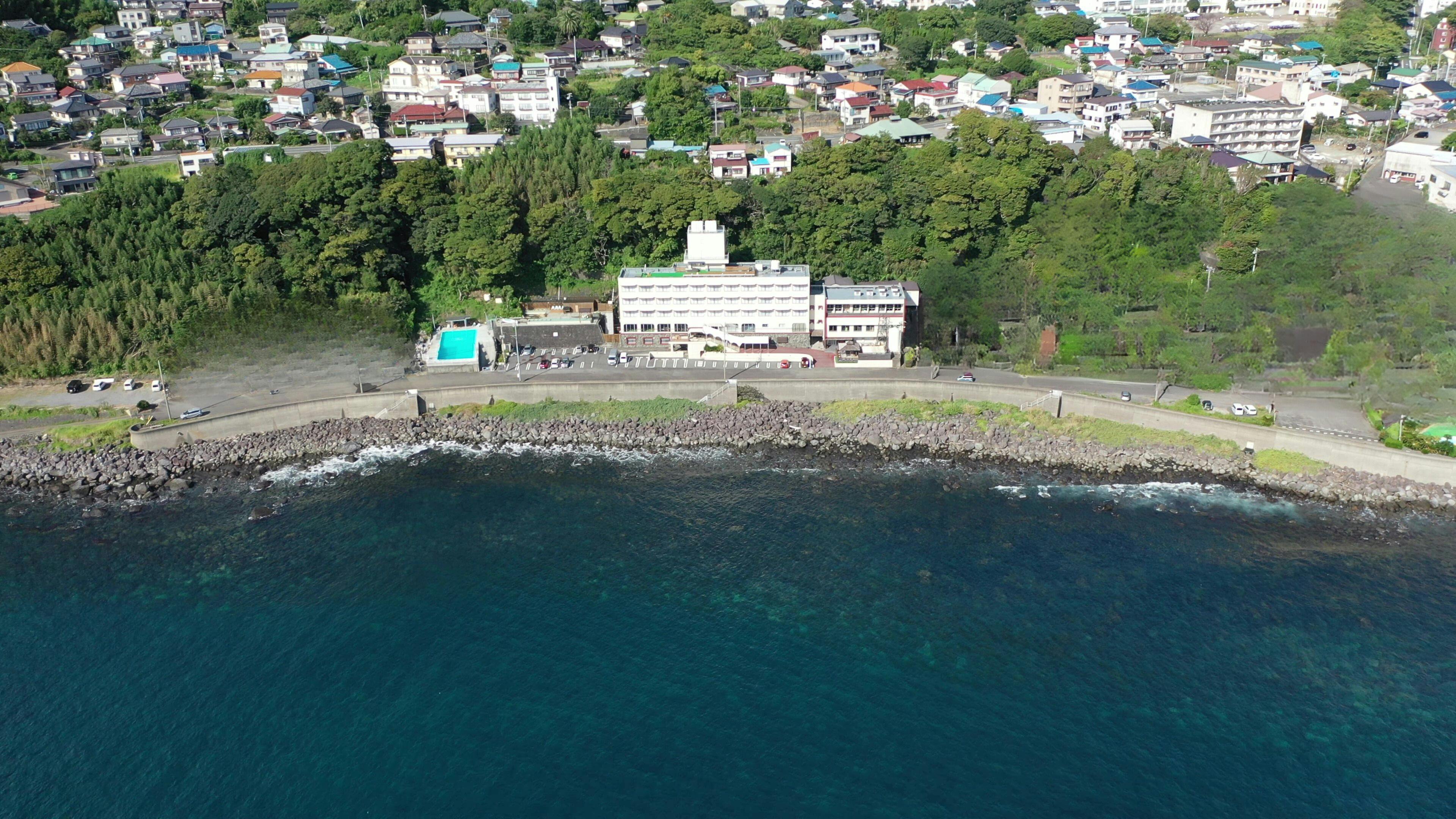 Ryugu no Tsukai Inn with Private Hot Spring Source