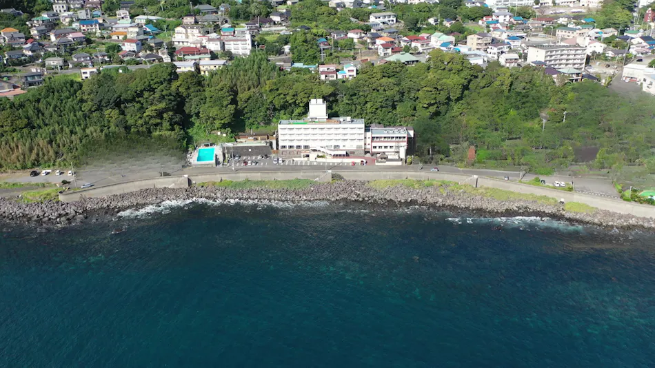 Ryugu no Tsukai Inn with Private Hot Spring Source